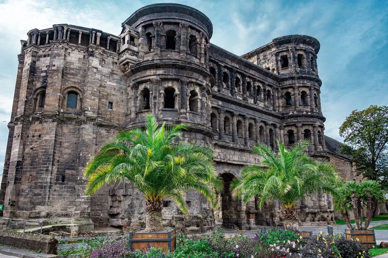 Porta-Nigra - Z Porta-Nigra-Platz, Germany