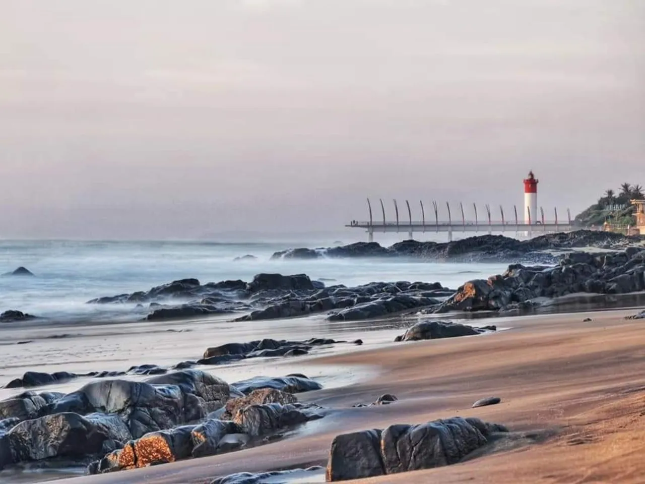 Umhlanga Lighthouse - から Umhlanga Beach, South Africa