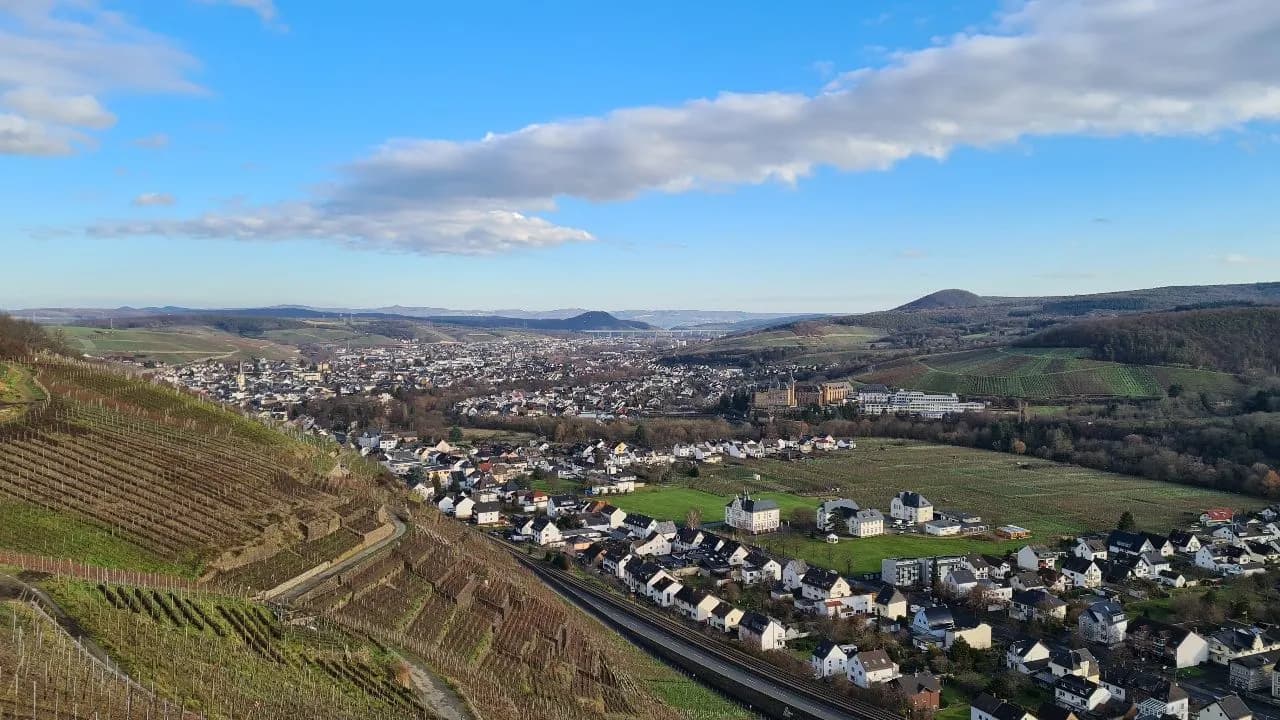 Ahrtal mit Ahrweiler und Bad Neuenahr - من Olivenhain Weingut Kriechel, Germany