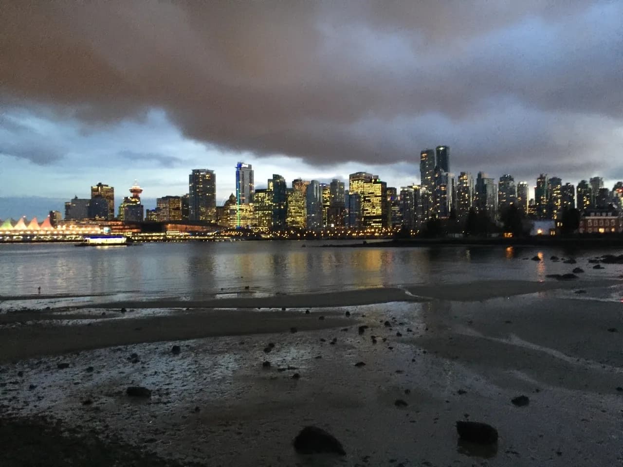 Vancouver Skyline - จาก Hallelujah Point, Canada