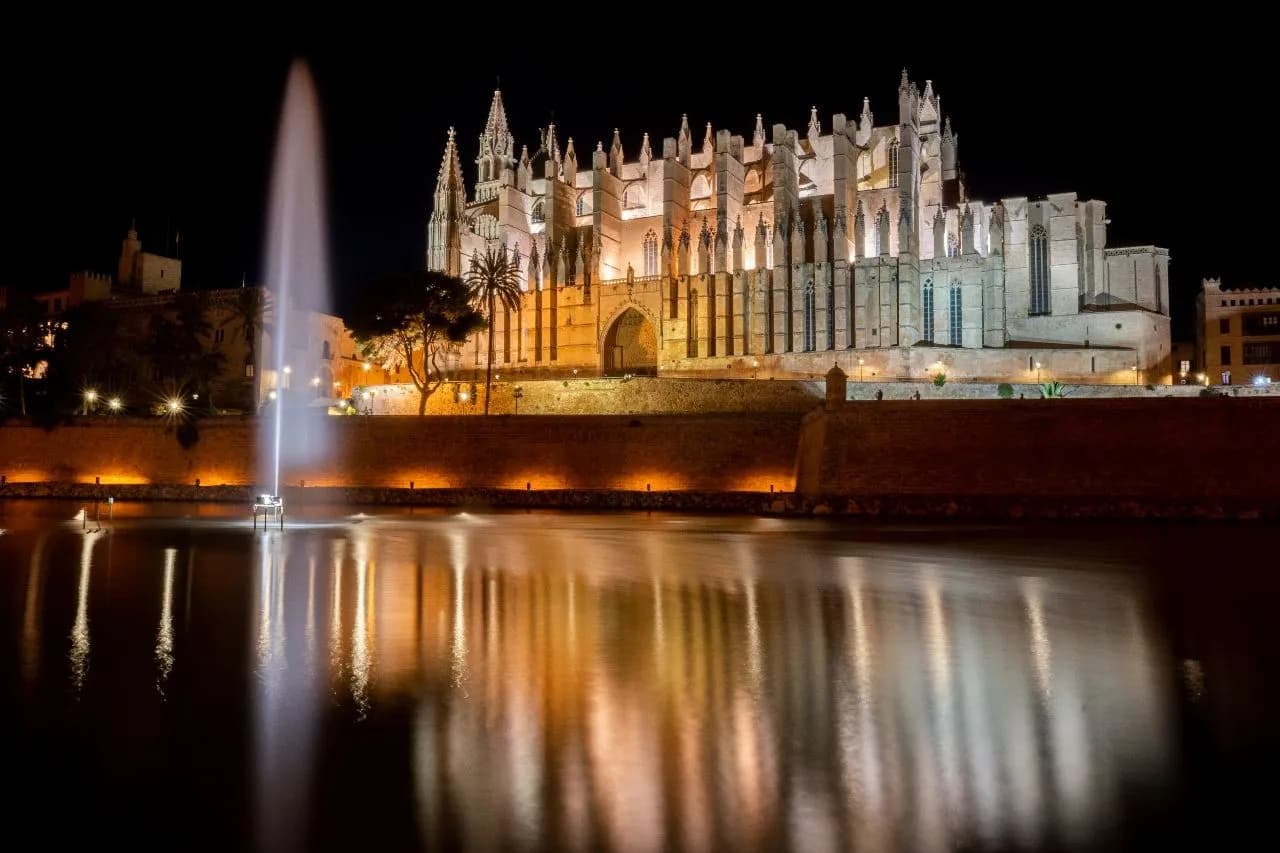 Catedral Basilica de Santa Maria de Mallorca - Z Fountain, Spain