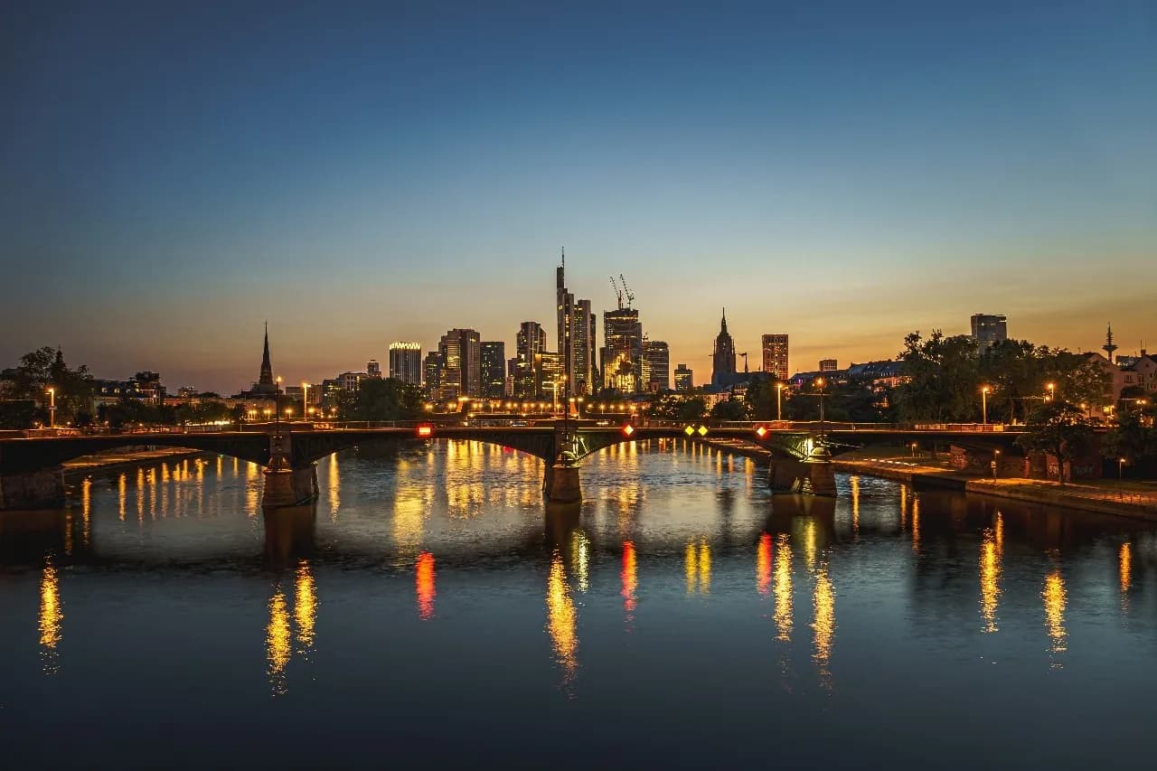 Skyline Frankfurt - Від Flößerbrücke, Germany