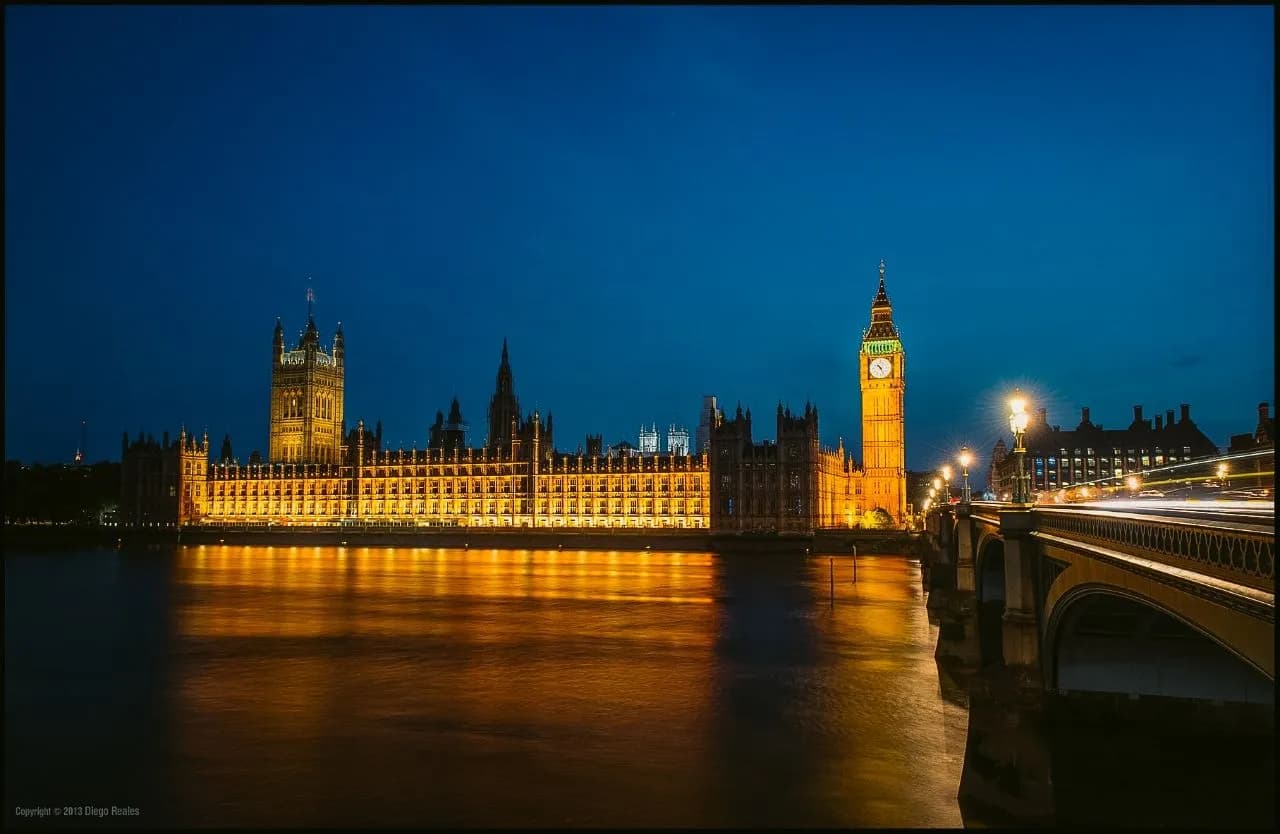 Westminster Palace - З Westminster Bridge & The Queen's Walk, United Kingdom