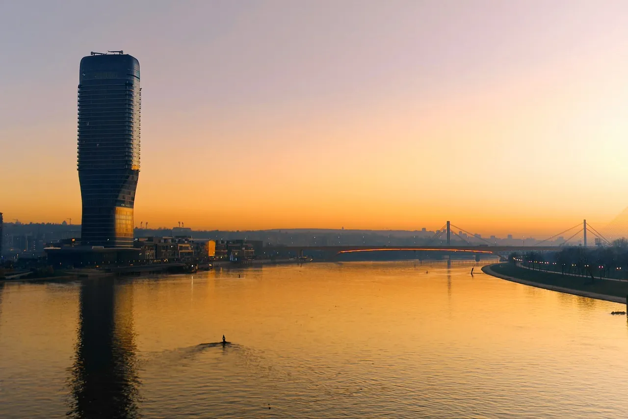 Belgrade Tower - Từ Ura e vjetër e Savës, Serbia