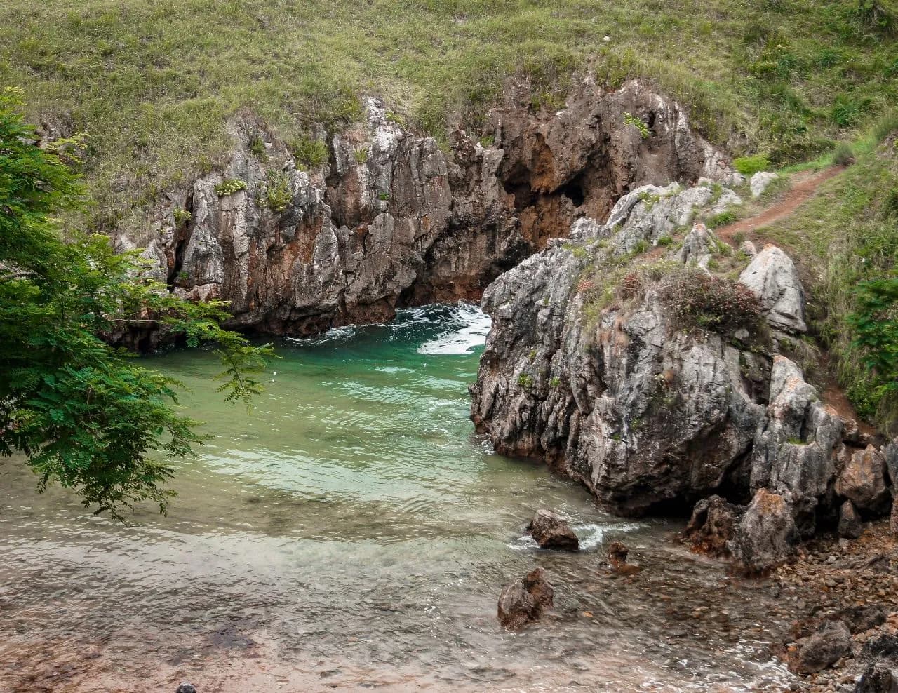 Cueva de Cobiḥeru - Från Playa de Cobijero, Spain