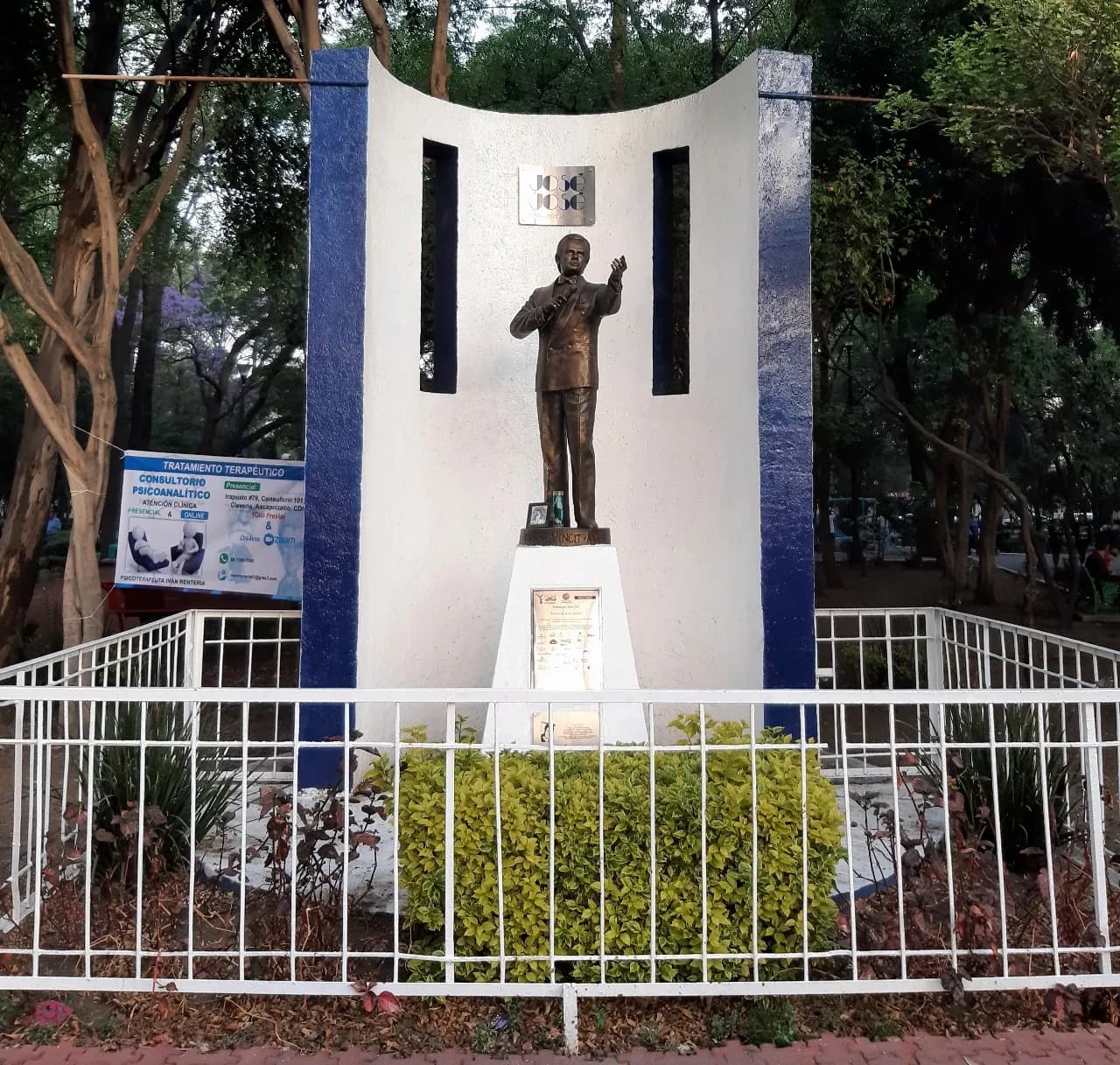 Estatua José José - Z Parque de la China, Claveria, Mexico
