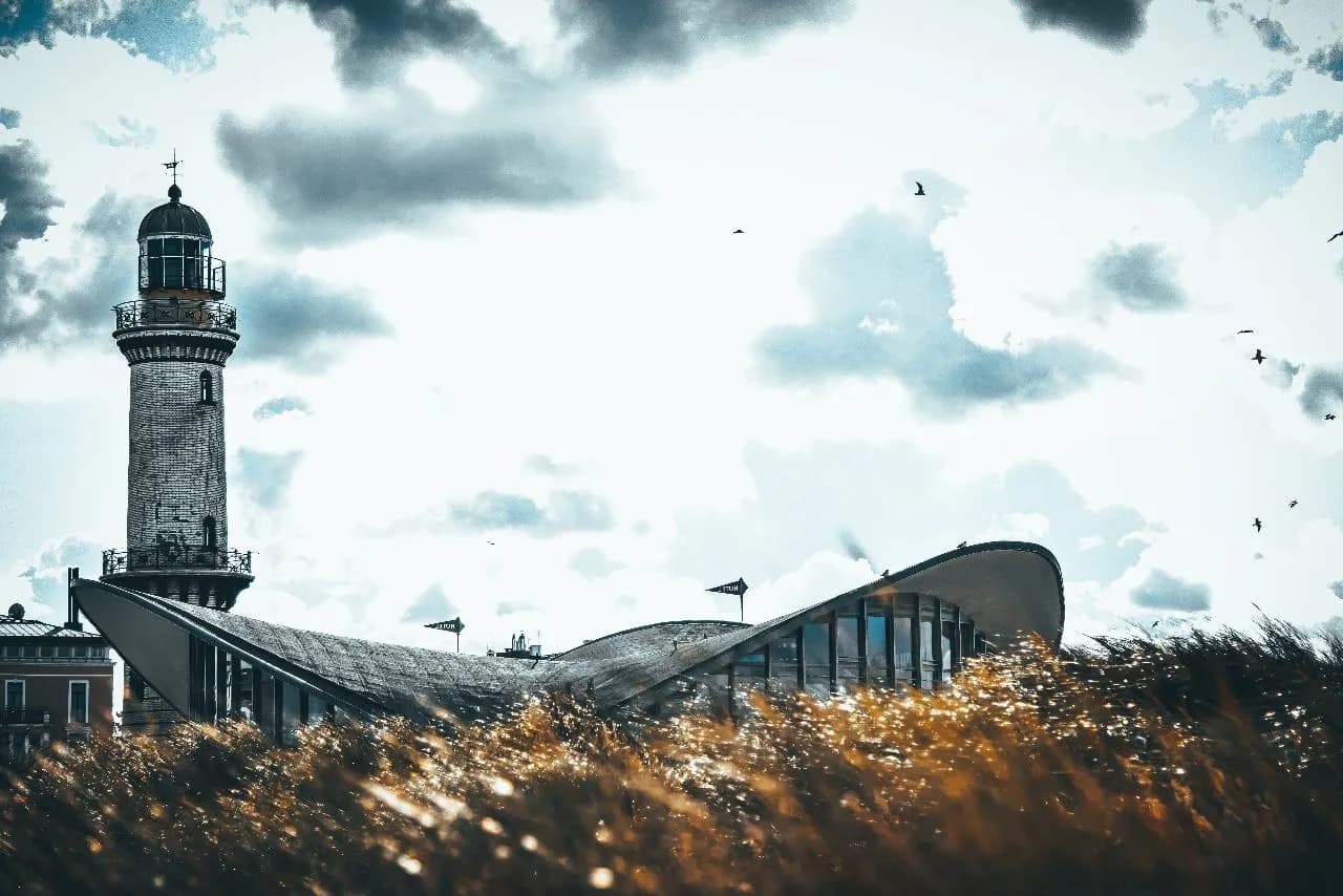Warnemünde Lighthouse - از Beach, Germany
