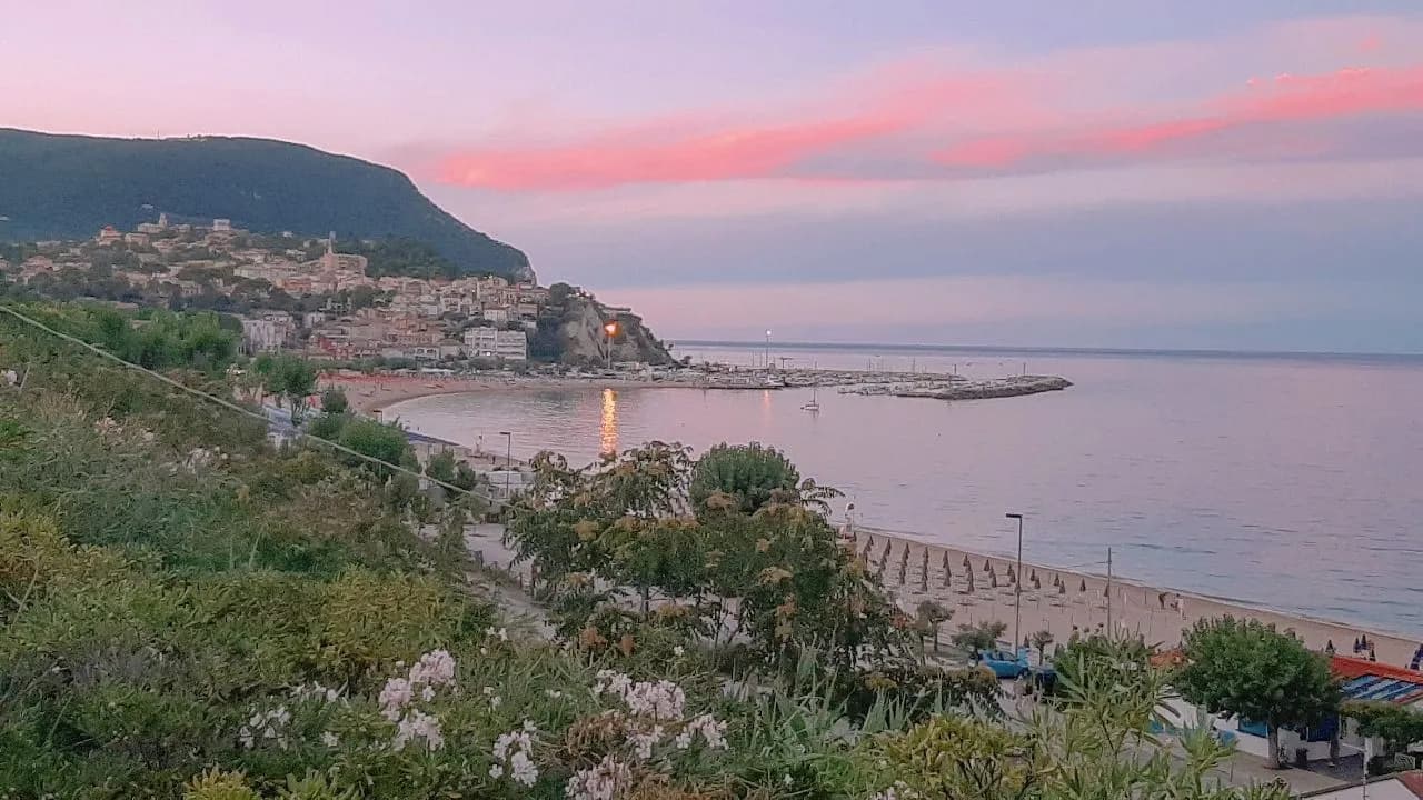 Spiaggia di Numana - Från Viale Mare Verde, Italy