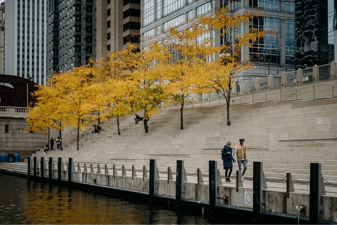 Chicago Riverwalk - از From under the La Salle St bridge, United States