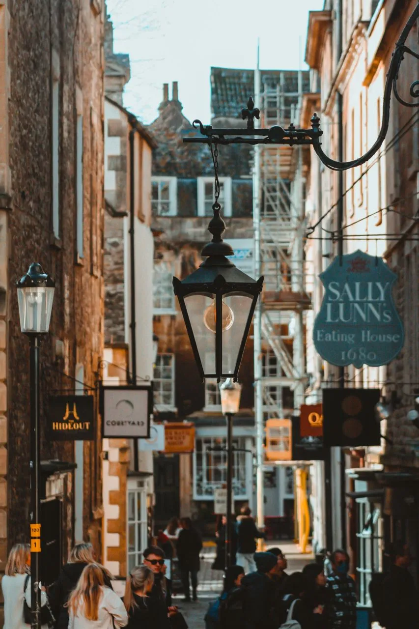 North Parade Passage - 来自 Easy End of Passage, United Kingdom