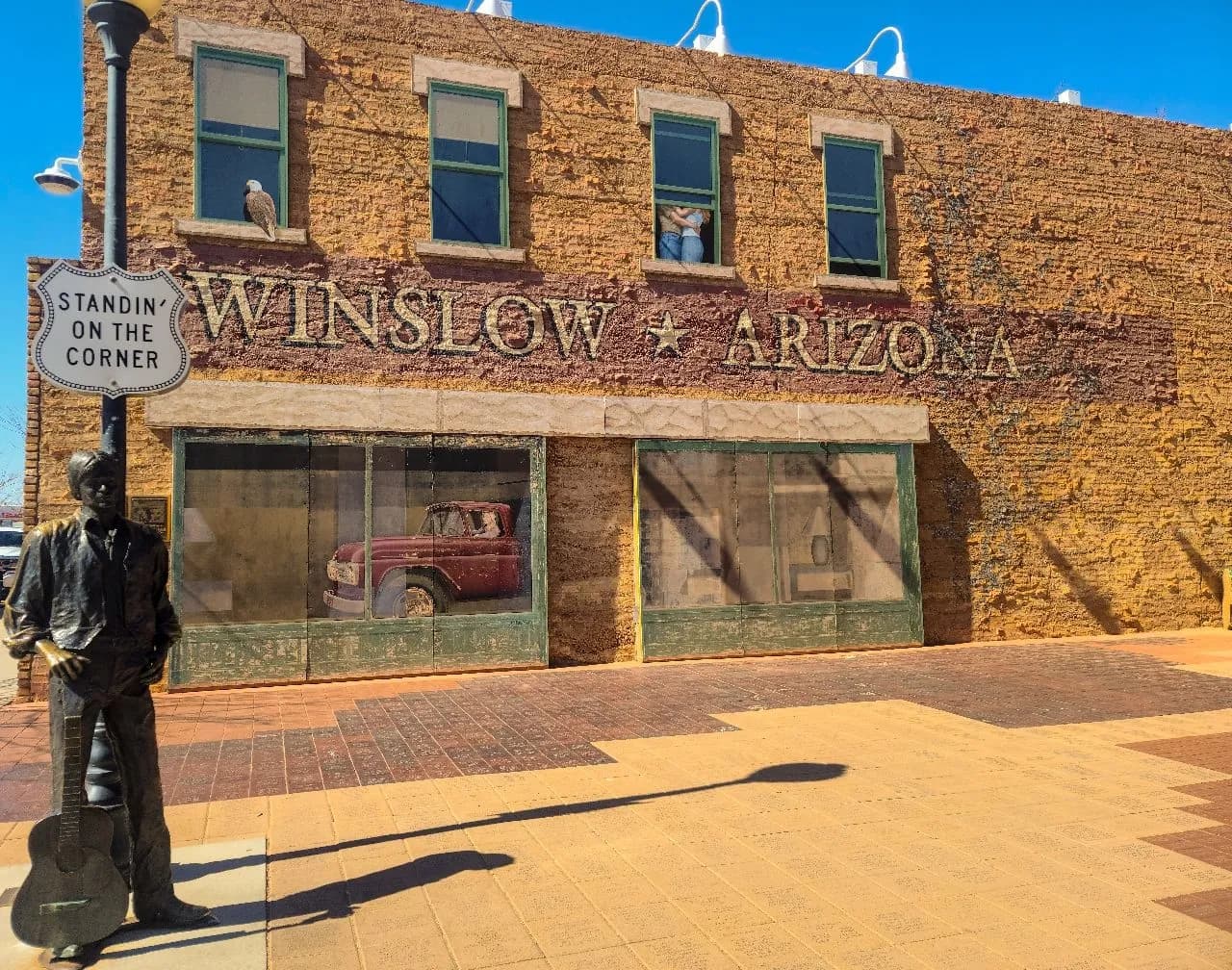 Standin On the Corner Park - Kimdən Sidewalk, United States