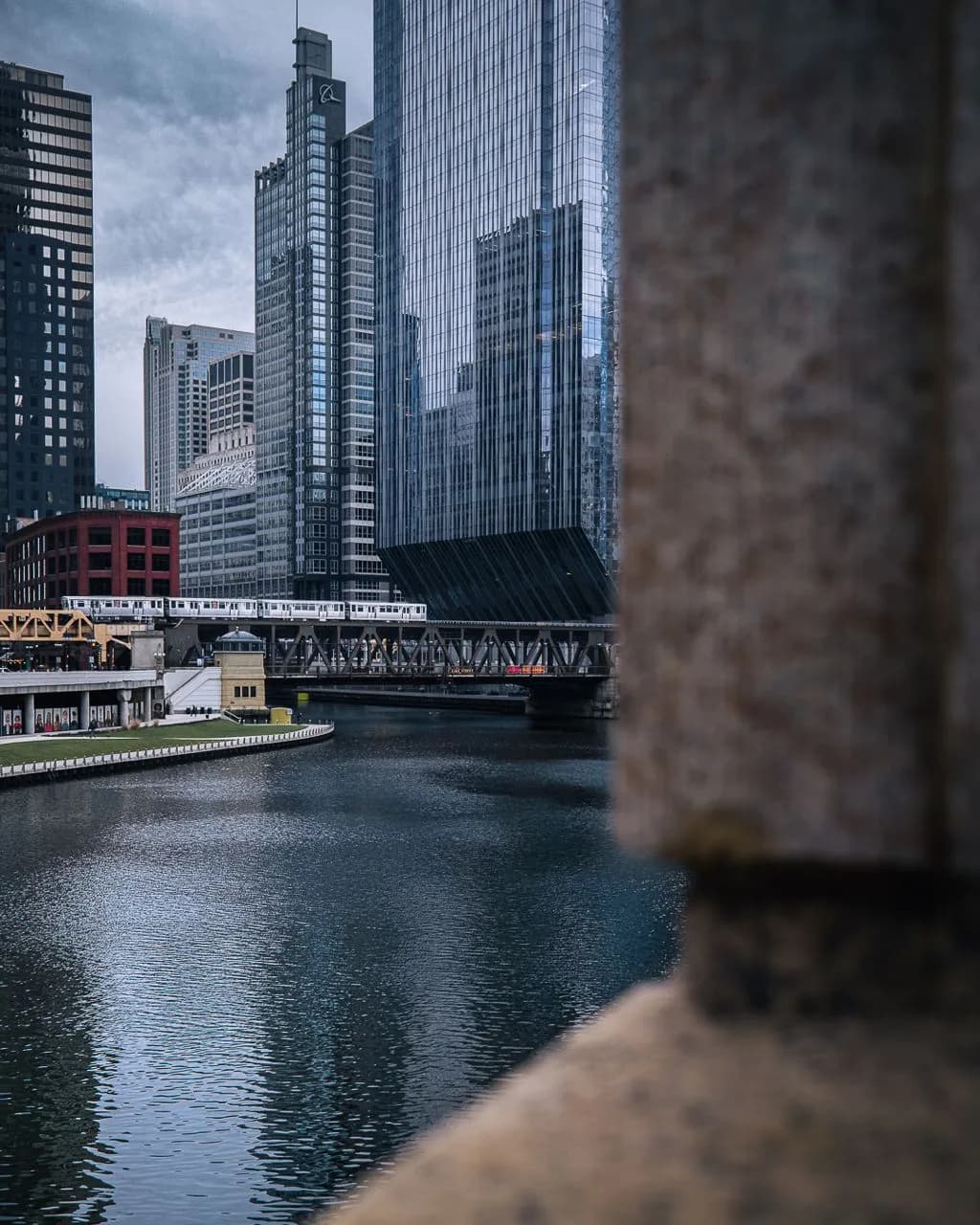 South branch of the Chicago River - Frá Franklin-Orleans St Bridge looking south, United States