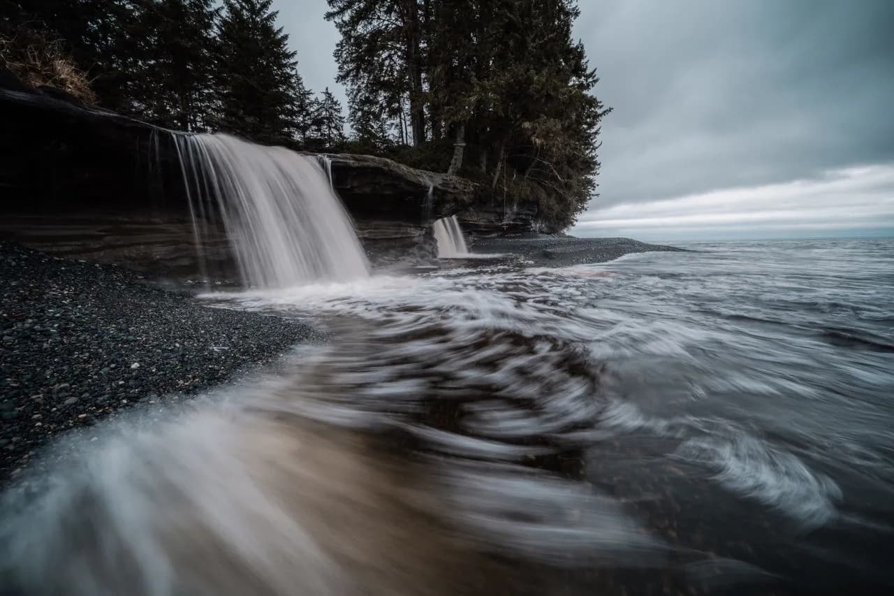 Sandcut Creek - Kimden Sandcut Beach, Canada