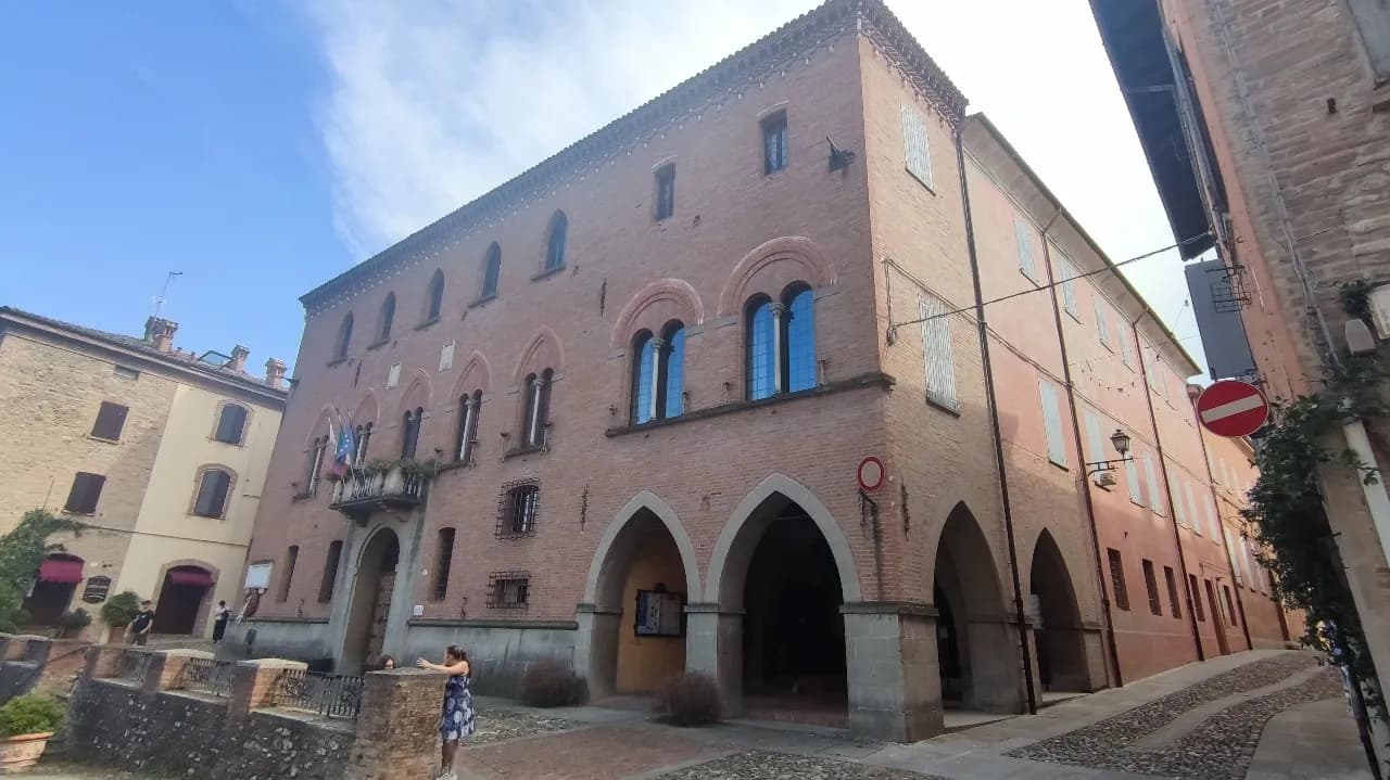 Palazzo del Comune - Van Piazza Roma, Italy