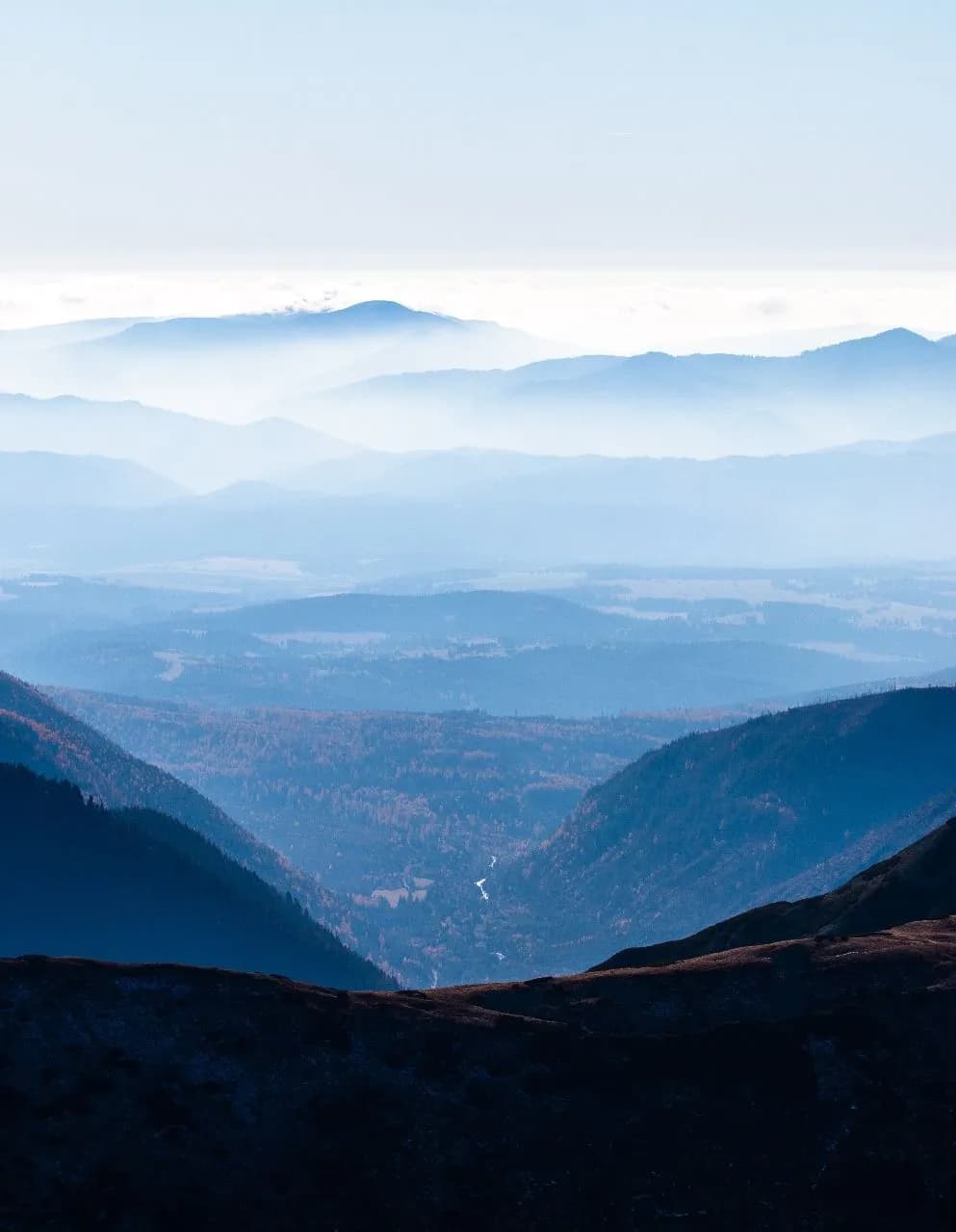 Valley on the Slovakia's side of the border - से Peak of Mt Giewont, Poland