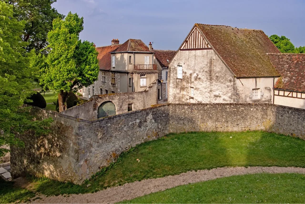 Caesar Keep - Från Backyard, France