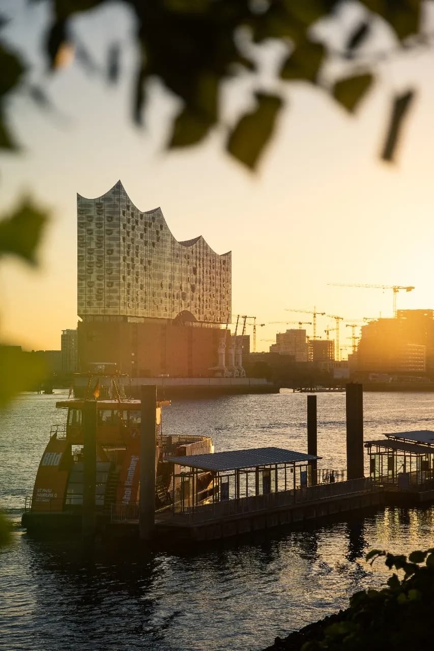 Elbphilharmonie - Od Parkplatz Theater am Hafen, Germany