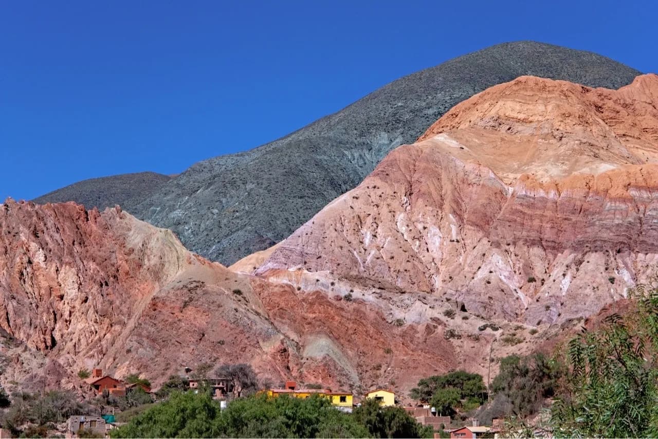 The Hill of Seven Colors - من Nueva Terminal de Omnibus Purmamarca, Argentina